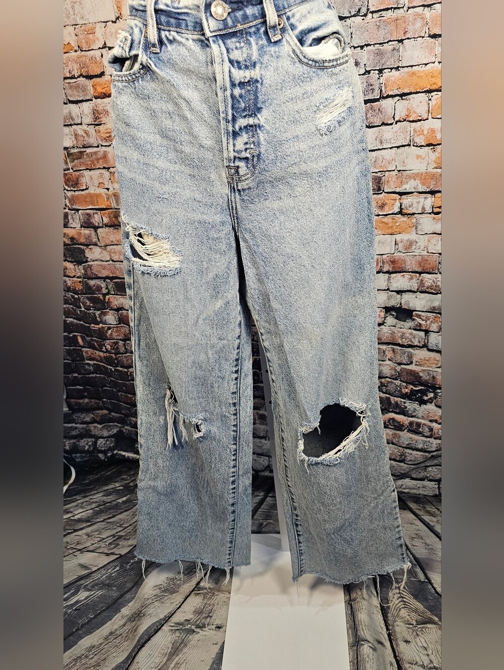 Hidden Jeans Size 27 High Rise Wide Leg Distressed Light Wash Denim
